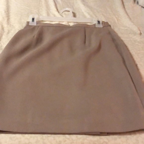 3/20. Ladies suit. Worn a couple of times. - Picture 3 of 5